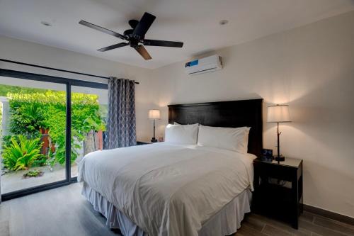 Colonia San Antonio Apartamento | Lugar Pacifico - Spacious, Modern & Bright Apt