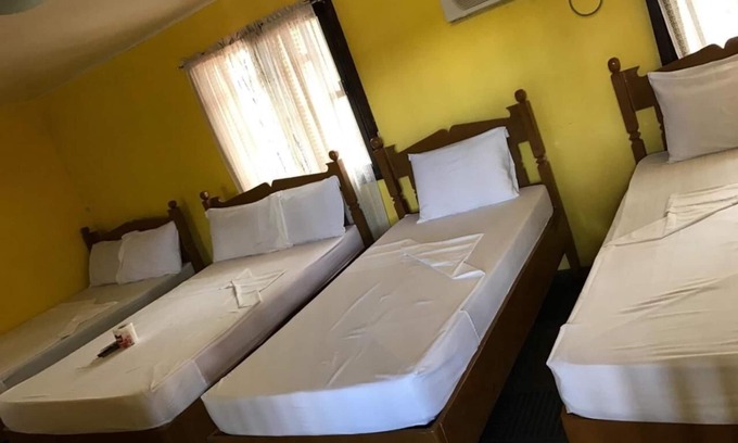 Coron Town Proper Casa | Luis Bay Travellers Lodge Coron