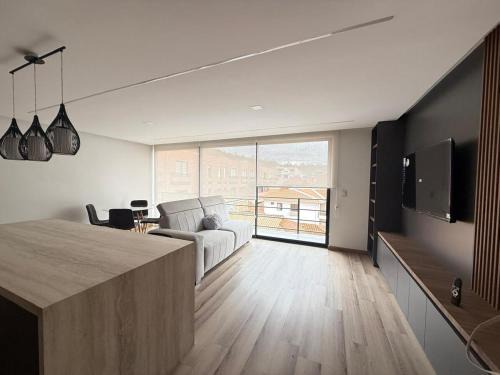 Huayna-Cápac Apartamento | Lujo y estilo en Suite Doble por estrenar - Cuenca