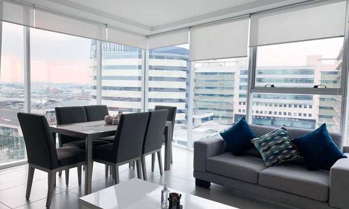 Simón Bolívar Apartamento | Lujoso depa con vista a todo Guayaquil!