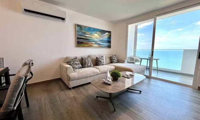 Playas Condominio | Lujoso Departamento con vista al mar