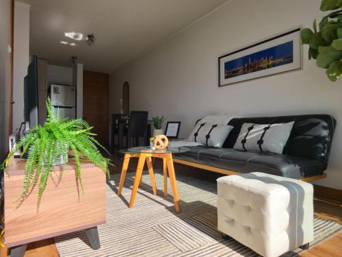 Apoquindo Apartamento | Lujoso Depto Las Condes - vista panorámica, a una cuadra del metro & estacionamiento gratis