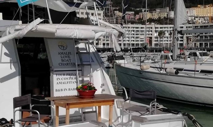 Salerno Alquiler De Eote | Lulled by the Sea Deluxe Boat and breakfast