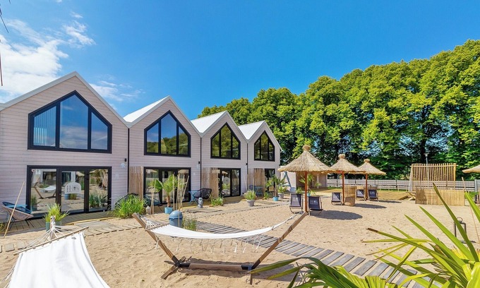 Mielno Cabina | Lulu Holiday Resort -Domki z podgrzewanym basenem. Mielno ul. Klonowa 2A