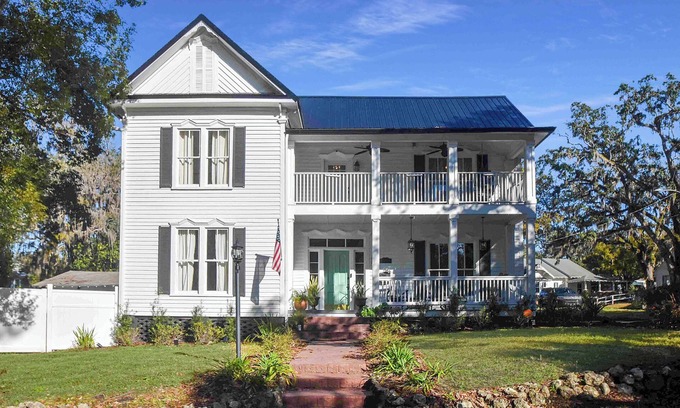Brooksville Casa | LULU Street Retreat-A Charming Historic Downtown Home in Brooksville