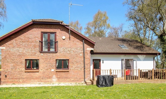 East Stoke Casa | LULWORTH LODGE, pet friendly, character holiday cottage in Wool