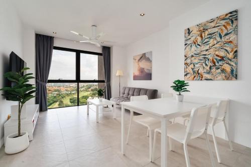 Tropicana Apartamento | Lumi Tropicana Golf Course View