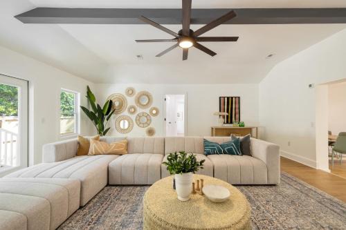 Isle of Palms Casa | Lumie by AvantStay 5BR Ranch w Firepit Patio