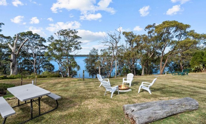 Silverwater Casa | Luminara Lago 6br Waterfront Retreat with Pool at Silverwater