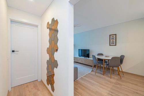 Kaunas Apartamento | Luminious apartment with balcony by Polo Apartments