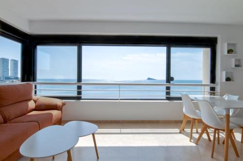 Benidorm Apartamento | Luminoso Apartamento en Primera Línea de Playa
