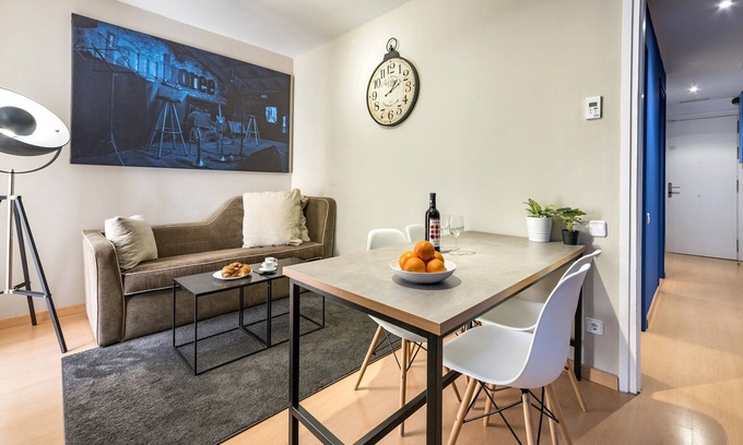 El Camp de l'Arpa del Clot Apartamento | Luminous and modern Apartment in Example