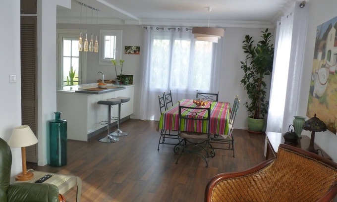 Les Coves Apartamento | APARTAMENTO LUMINOSO CON JARDÍN PRIVADO (cerca de tiendas, transporte, parque ...)