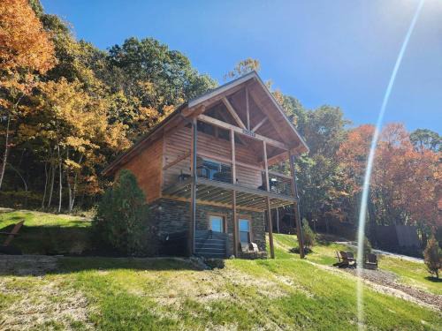 Scio Casa | Luminous Cabin with Hot-Tub, BBQ and Deck in Ohio