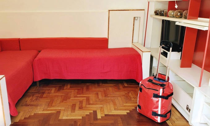 La Plata Casa | Casa luminosa con dos patios y una habitación cerca de Paso Square