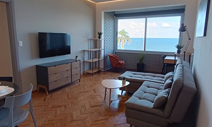 Ciudad Vieja Apartamento | Luminous & spacious apartment with stunning sea view in Ciudad Vieja