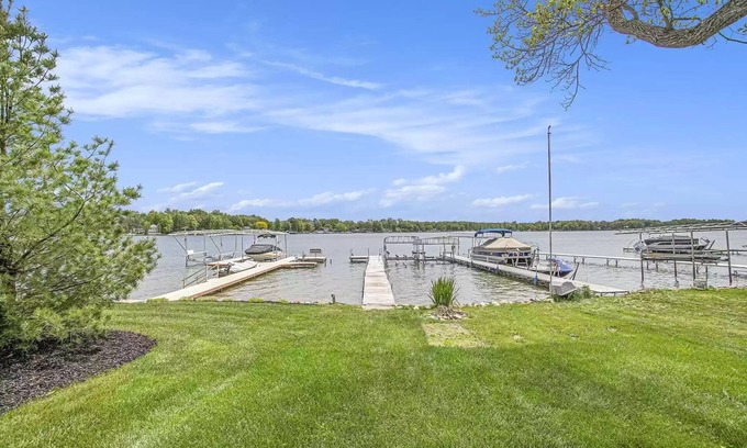 Sister Lakes Casa | Lumos House on Magician Lake