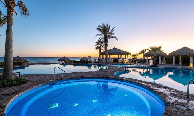 Puerto Peñasco Condominio | Luna Blanca 1203 by Kivoya