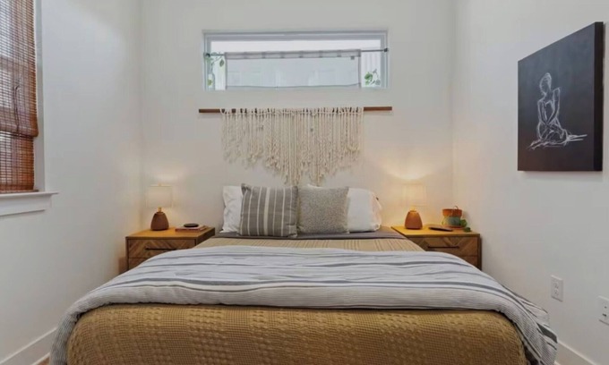 Montopolis Casa | Luna House ° 3 Min from Airport ° Easy Stay