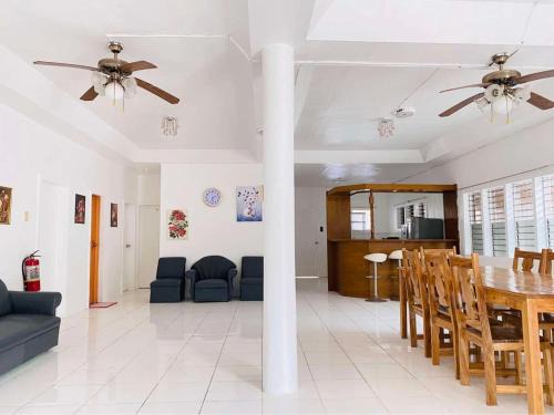Oslob Casa | Luna Oslob Travellers Inn - Rest House