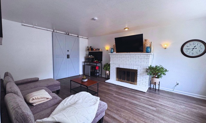 Castro Valley Casa | Luna's Hosted Retreat - Private Family & Pet Friendly 2BR Suite
