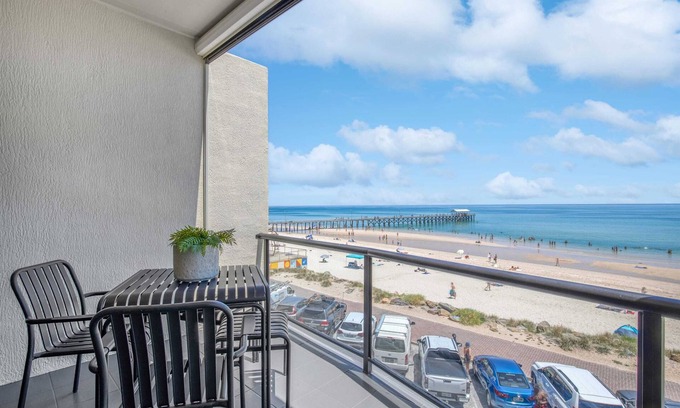 Henley Beach Apartamento | Luna's Lookout: Oceanfront, Henley Beach