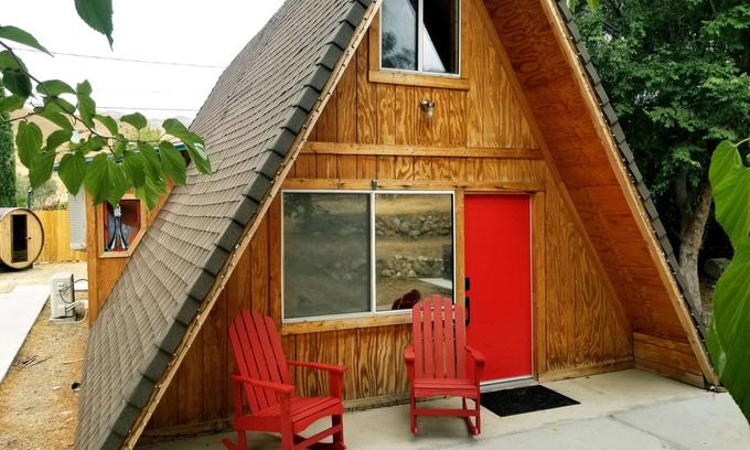 Bodfish Cabaña | ▲ Lunar Landing ▲ Pet friendly, colorful A-Frame cabin with barrel sauna