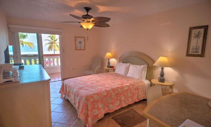 La Pared Hotel | Luquillo Sunrise Beach Inn
