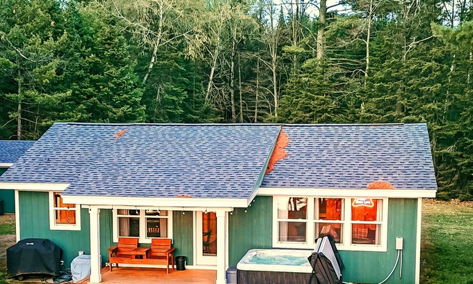 Conover Cabina | Lured Den - Private Lakefront Cottage - NEW HOT TUB!