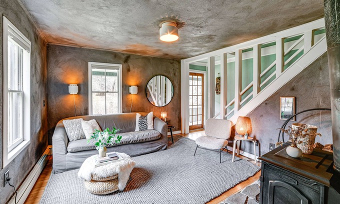 Livingston Manor Casa | Lush, Charming 1800’s Farmhouse on Secluded Oasis!
