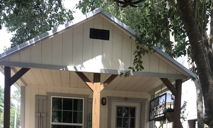 Bacliff Cabaña | Lush Couples Cottage w/ access to Waterfront Property