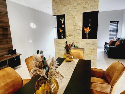 Faerie Glen Casa | Lush Forest Executive Home
