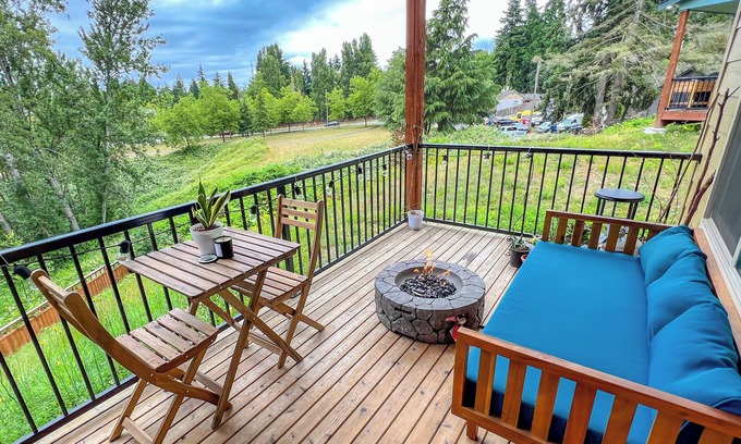 Highland Park Casa | Lush Green Paradise, Fire Pit, No Cleaning Fee