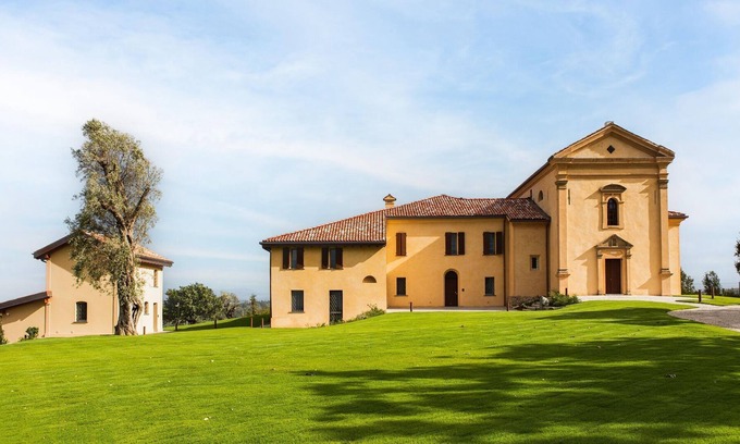 Castel San Pietro Terme Casa | Villa de lujo en Varignana con piscina infinity