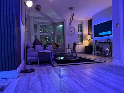 Edgbaston Apartamento | Lush Jacuzzi Apartment with Balcony