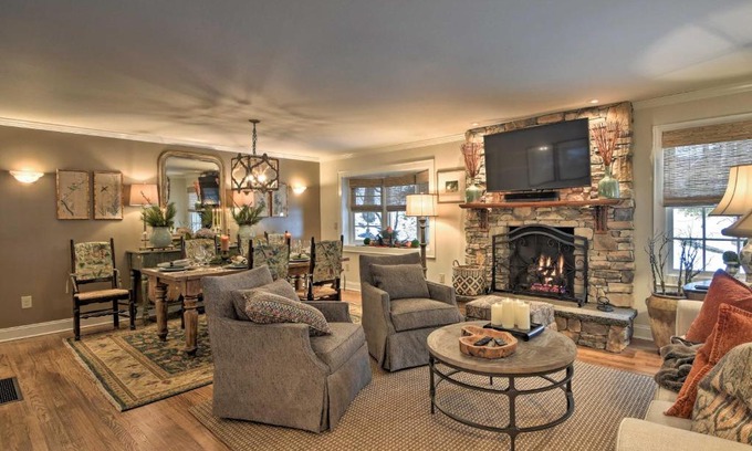 Mirror Lake Casa | Lush Mirror Lake Cottage Rental with Private Deck