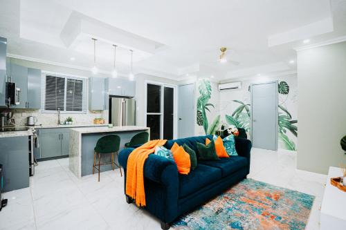 New Kingston Apartamento | Lush Penthouse Escape with Rooftop Pool