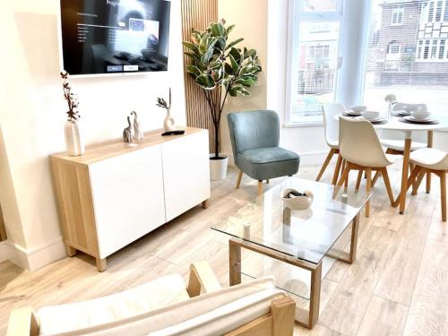 Porthcawl Apartamento | Lush Porthcawl Large Spacious 2 bedroom Apt, Parking, Garden access, Prime Location