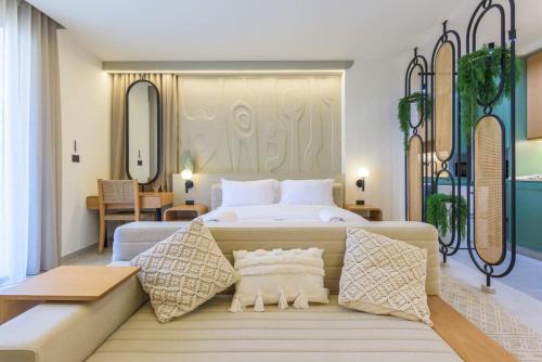 Batroun Apartamento | Lush Studio in Bahsa, Batroun