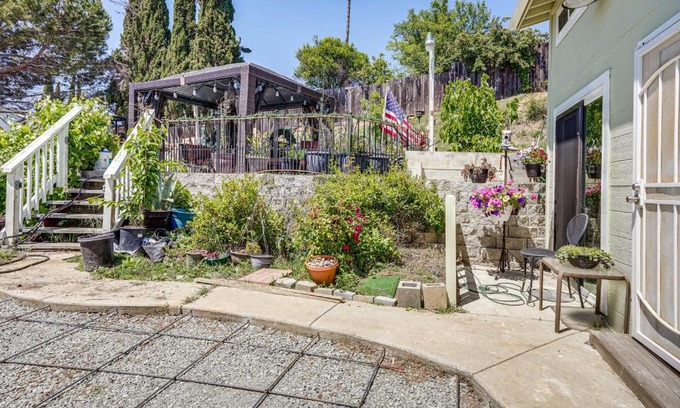 Vallejo Casa | Lush Vallejo Cottage - 20 Mi to Napa Wineries