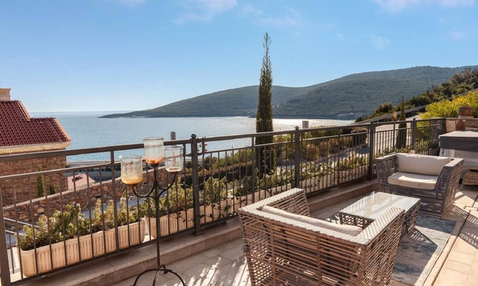 Seoca Casa | Lustica Bay Luxury 2-bedroom townhome in awesome Radovići.