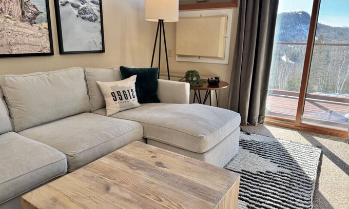 Lutsen Apartamento | Lutsen Mtn Condo Ski in Ski out Pool Hot Tub Fitness