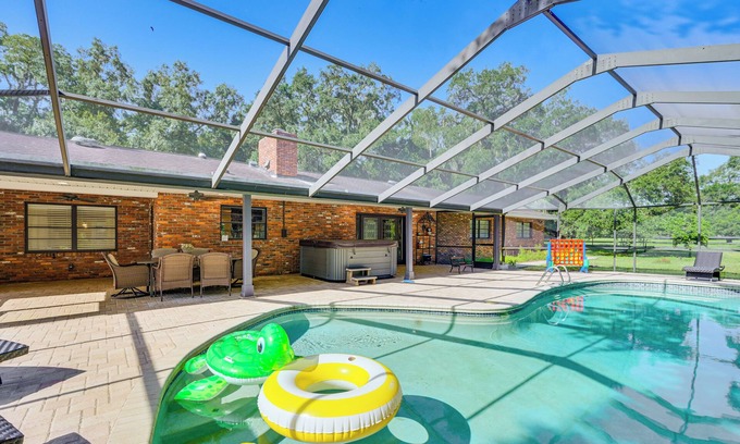Bearss Plaza Casa | Lutz Home w/ Game Room: 7 Mi to Adventure Island!