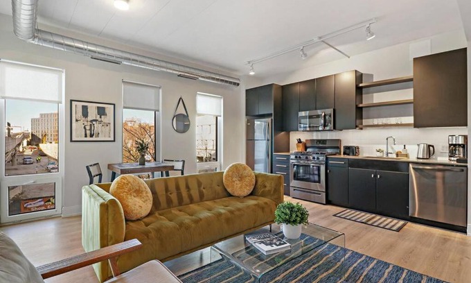 Lakeview Apartamento | Lux 1BR & 1BA Apartment in Belmont - Belmont 207