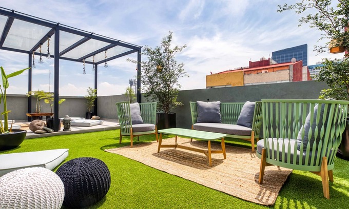 Granada Apartamento | Lux 3BR Apt | 2 Cool Rooftops+FirePit+B/Center+Gym