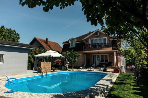 Zemun Apartamento | Lux Apartments With Pool Dex