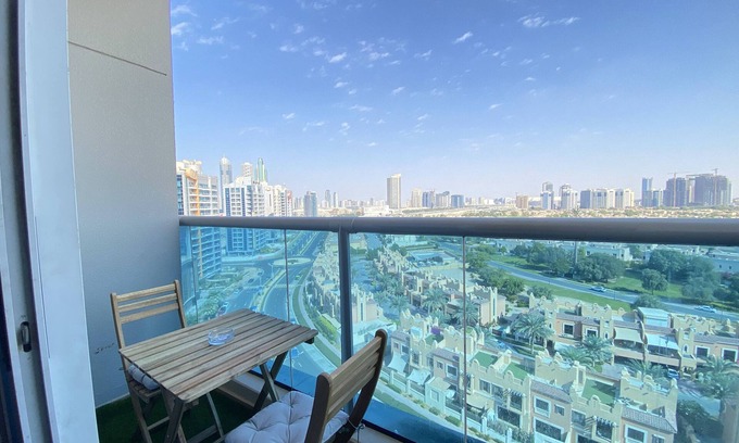 Dubai Sports City Apartamento | Lux BnB Elite Residences I Golf Course Views