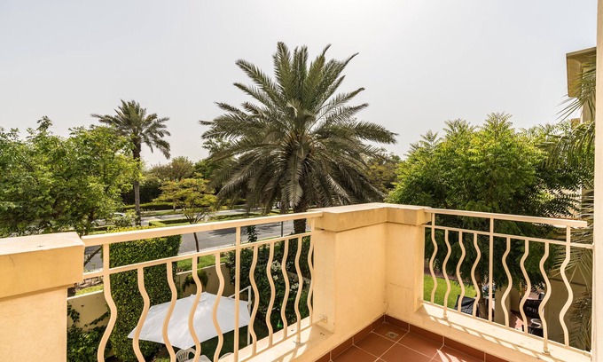 Emirates Hills Villa | Lux BnB Springs Villa Private Garden