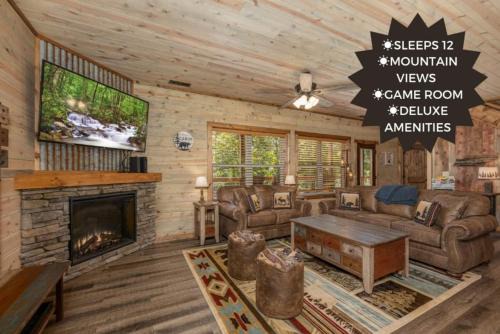 Gatlinburg - Pigeon Forge Casa | Lux Cabin Mtn Views, Flat Parking, Dog Friendly!