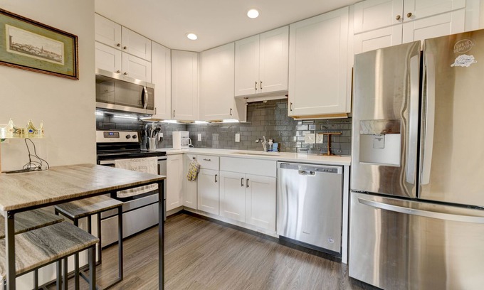 St. Johns Casa | Lux Central Modern Spacious 1 bd 2 bath townhome